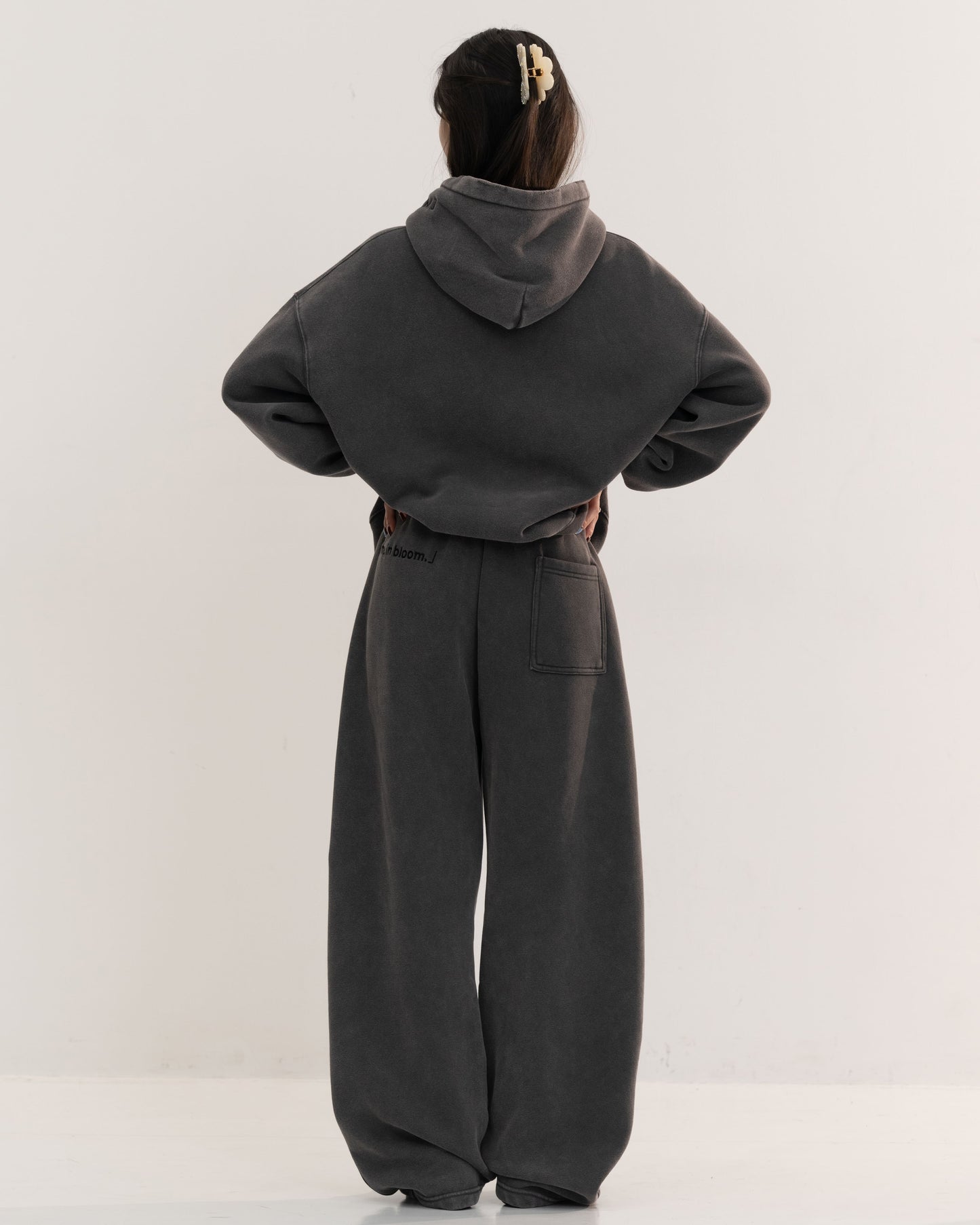 【予約販売1月中旬配送予定】MEI. SWEAT PANTS DARK GRAY