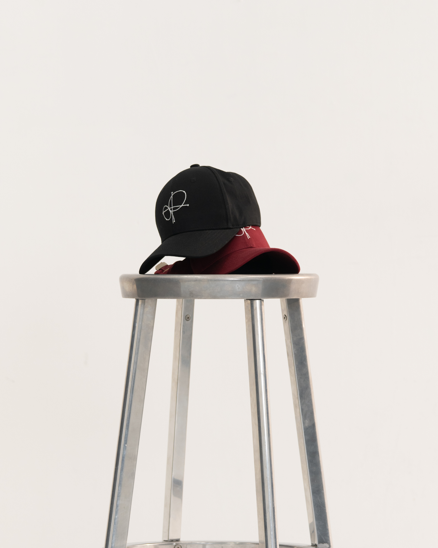 【予約販売1月中旬配送予定】MEI. LOGO CAP RED