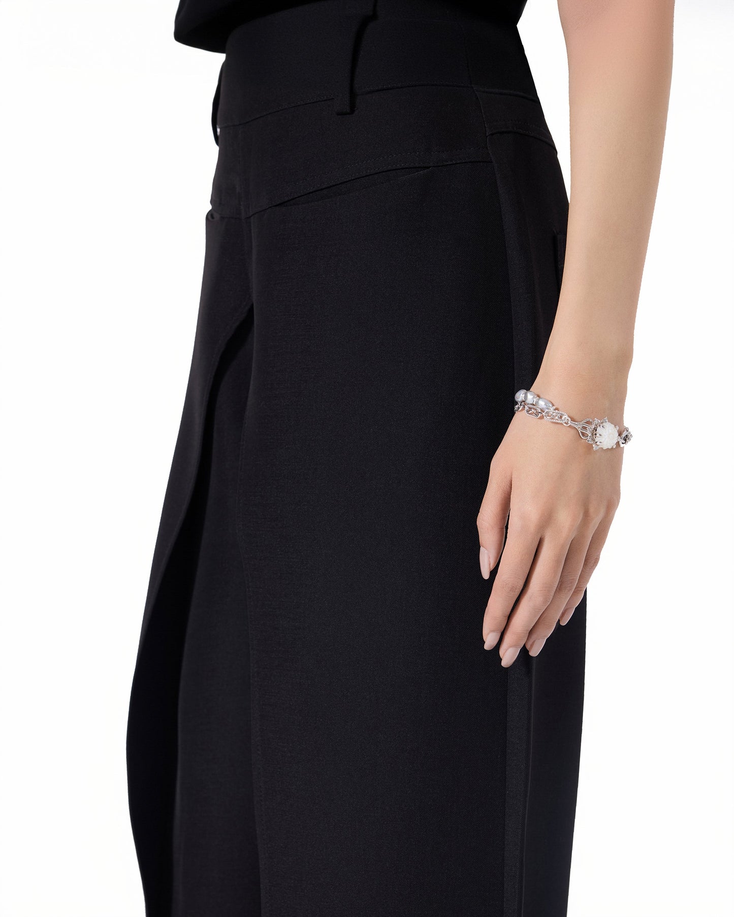 Zinnia Flower Bracelet_Grey Pearl_Pocket Edition