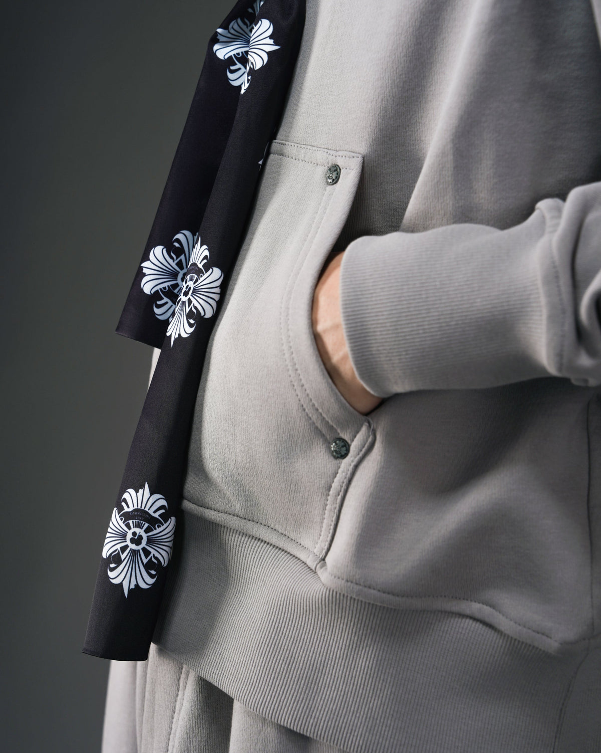 Cropped Wide-Fit Logo Print Scarf Hoodie GRY