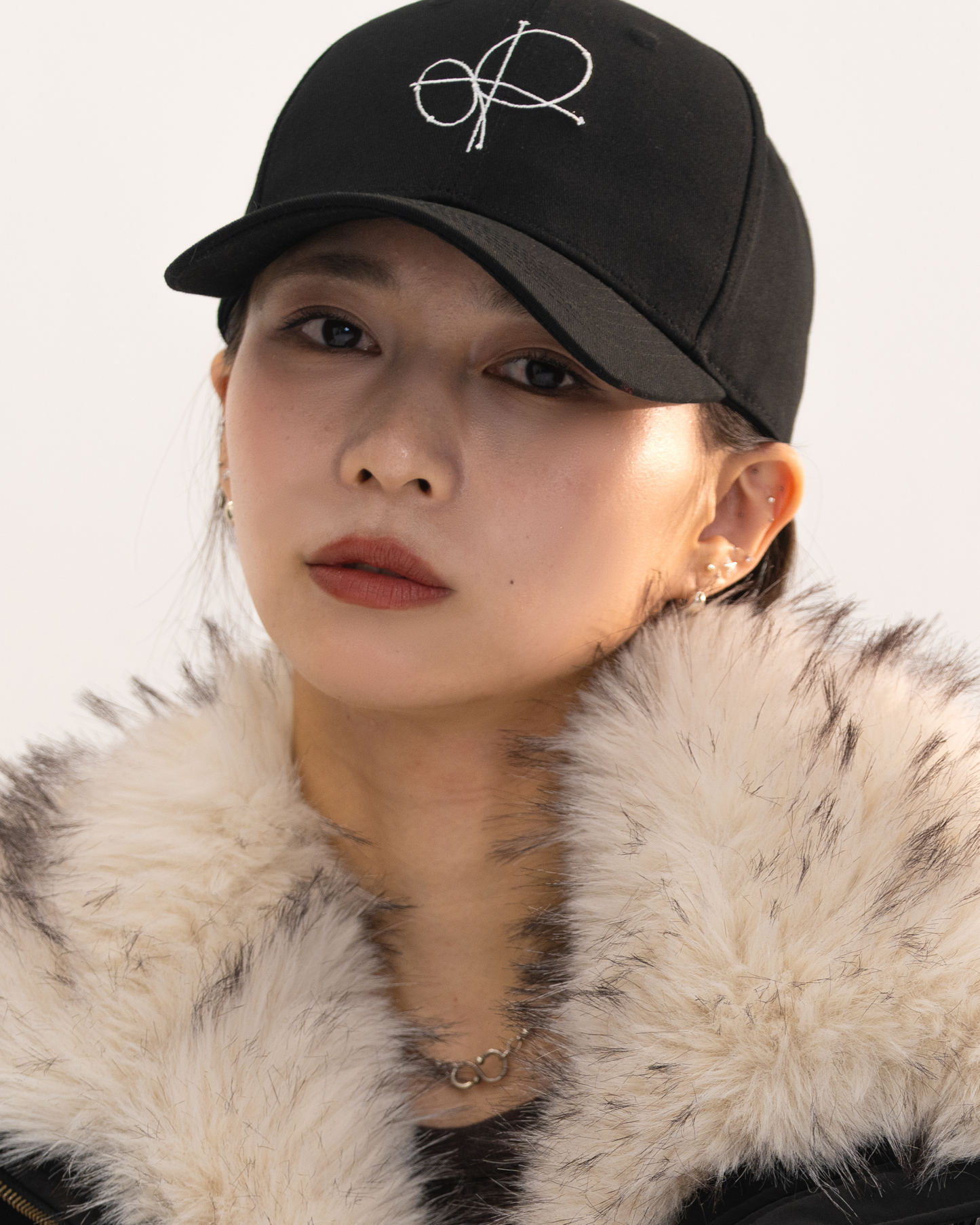 【予約販売1月中旬配送予定】MEI. LOGO CAP BLACK