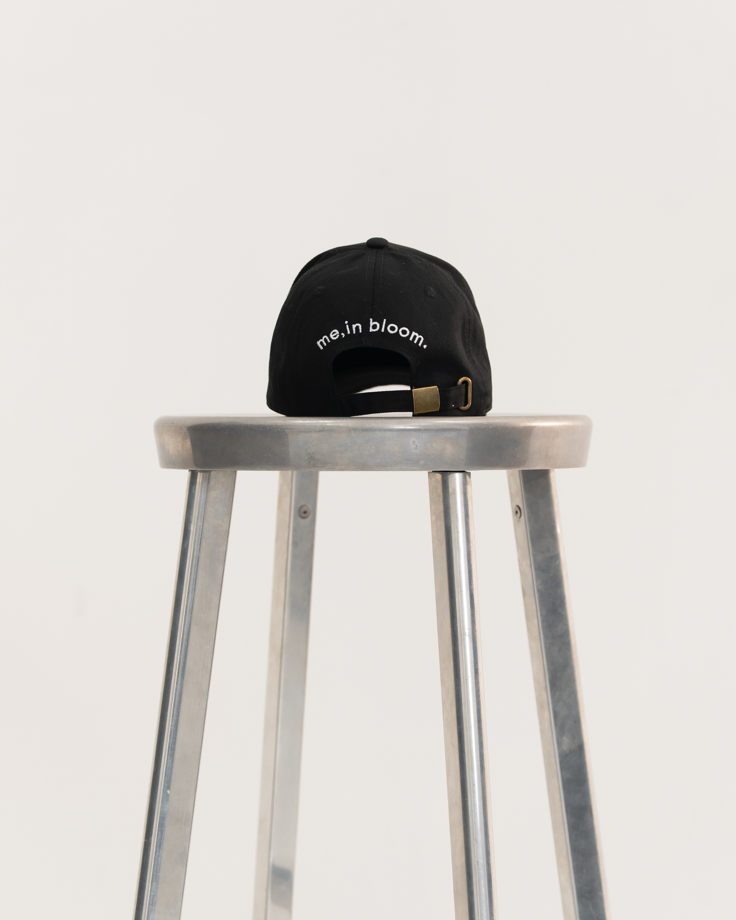 【予約販売1月中旬配送予定】MEI. LOGO CAP BLACK