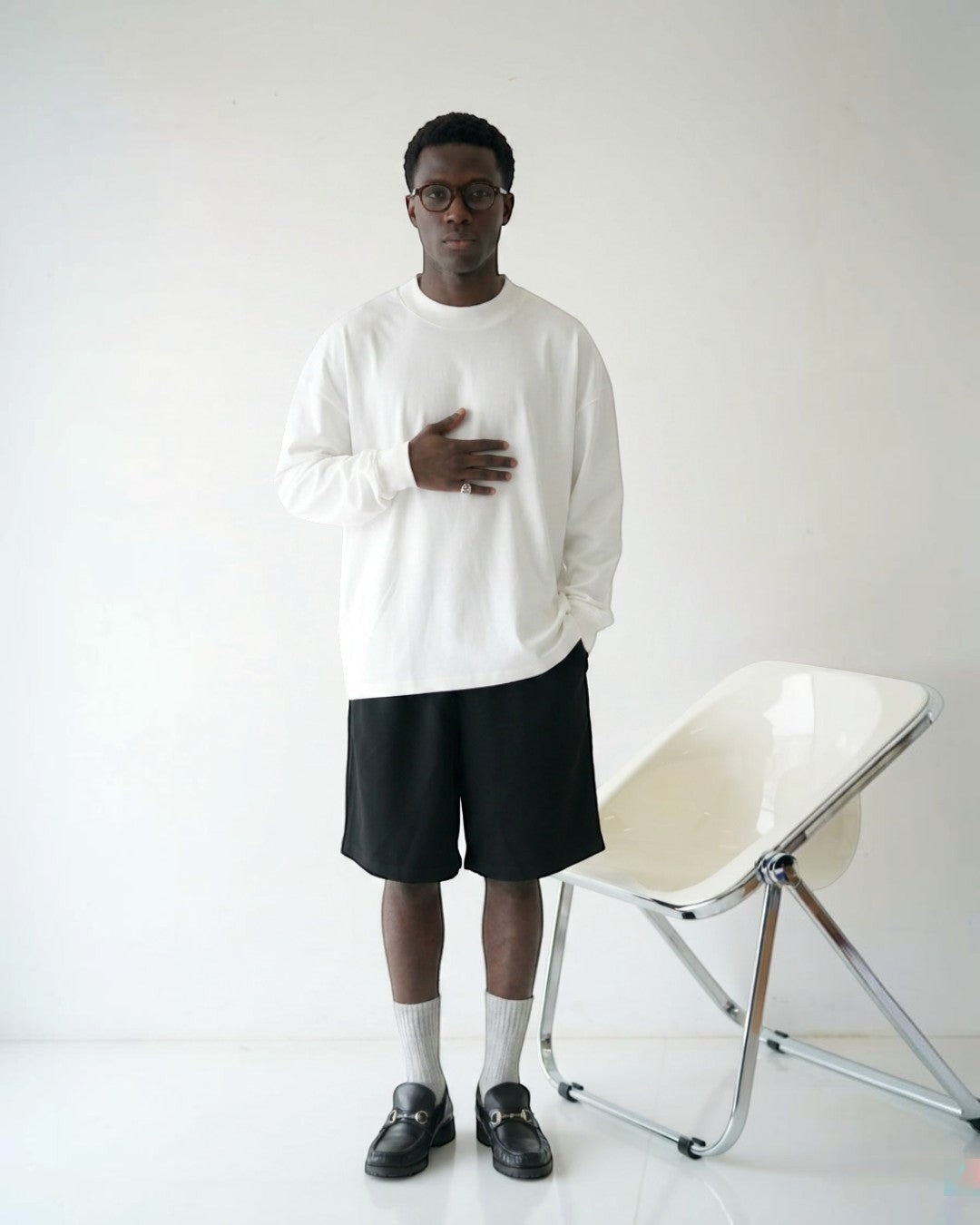 BASIS Pima Cotton DRAGO L/S T-Shirt - 白、クルーネック、長袖、リラックスフィット、ピマコットン製